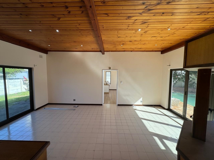 To Let 6 Bedroom Property for Rent in Table View Western Cape